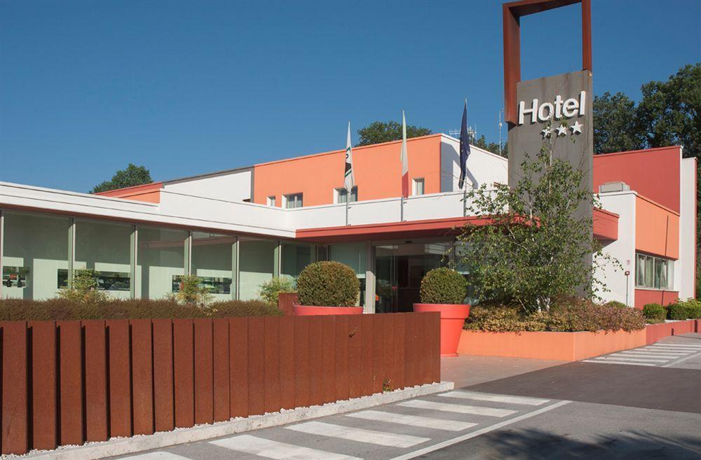 Hotel Cluentum Tolentino Exterior photo