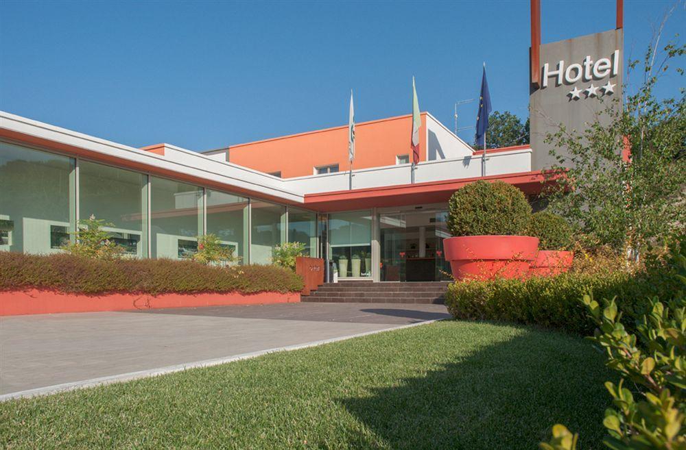 Hotel Cluentum Tolentino Exterior photo